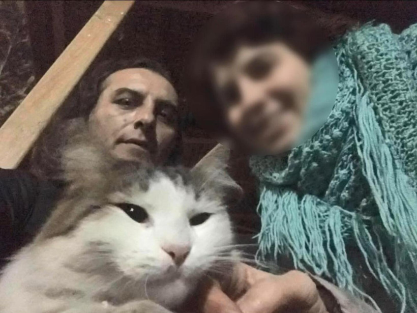 İstanbul Kağıthane’de balkonda aç kalan kediler sayesinde sahibinin öldüğü fark edildi - Resim : 2