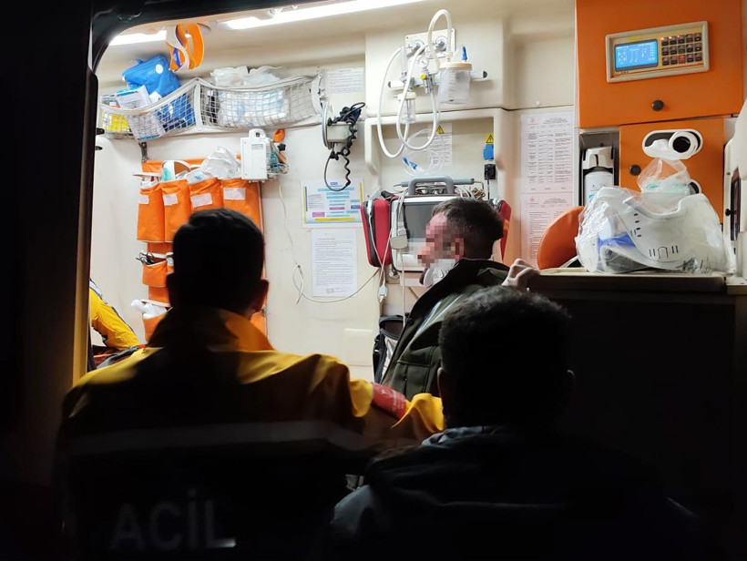 Minib&uuml;ste can pazarı: Tarım iş&ccedil;ilerini taşıyan ara&ccedil; duvara &ccedil;arptı: 14 yaralı - Resim : 4