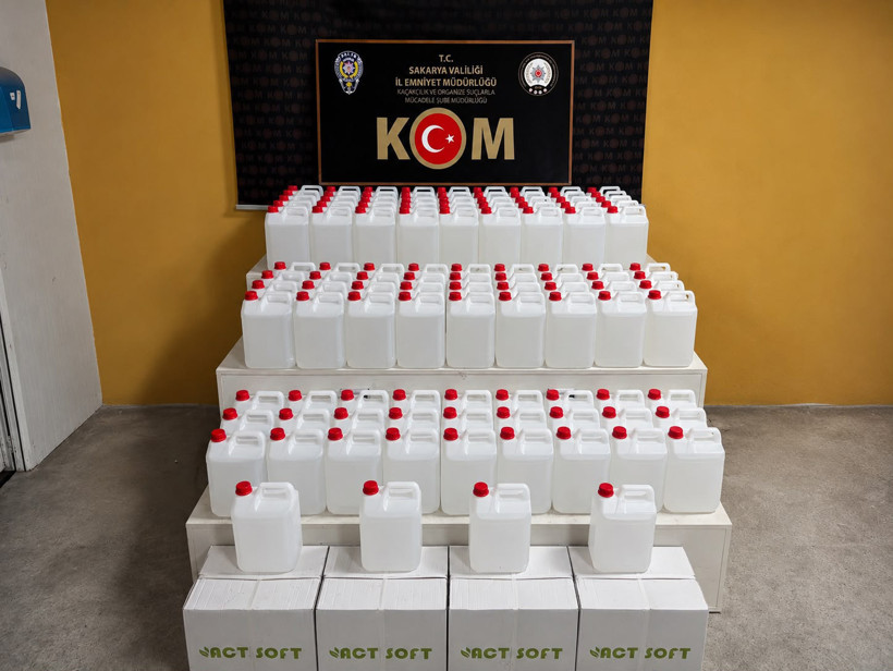 Vicdansızların iştahı kursağında kaldı: Tam 4 ton sahte içki olacaktı. Sakarya otoyolda film gibi operasyon - Resim : 3