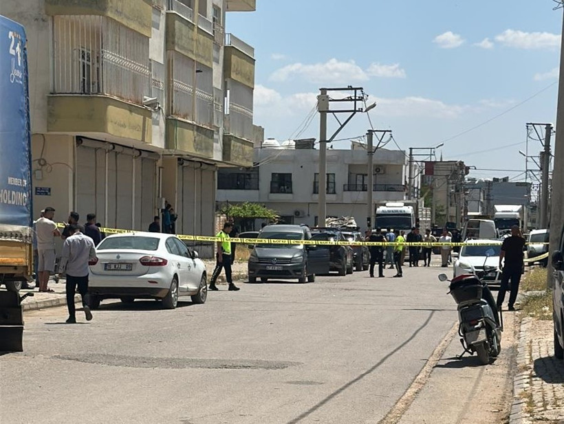 Sokağı savaş alanına çevirdiler: 1 ölü 3 yaralı - Resim : 1