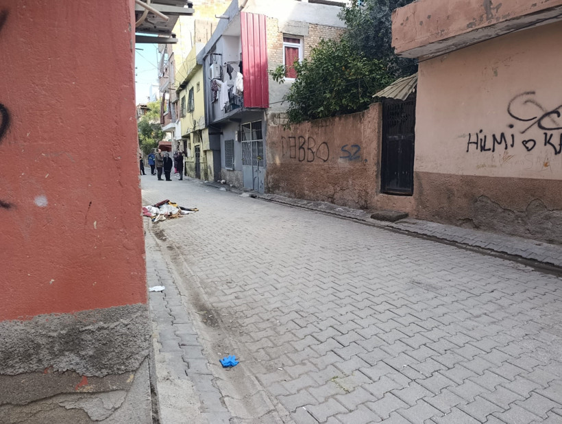 Eşini bıçakladı, cesedin başında ağlarken yakalandı: “Keşke olmasaydı dedi” - Resim : 3