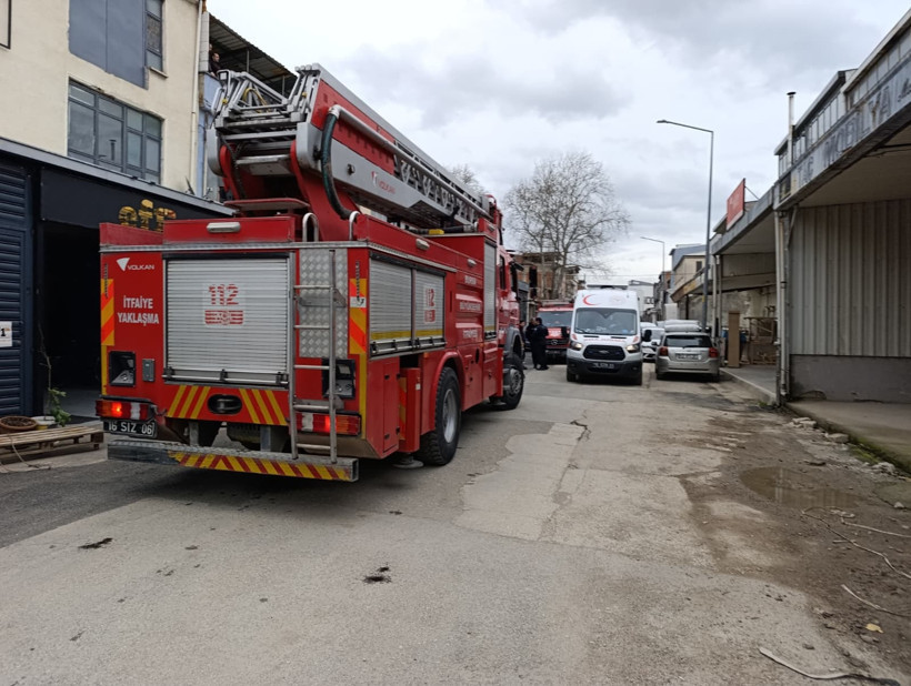 Tamir ve bakım yapan usta felaketi yaşadı: İşyerinin çatısı çöktü - Resim : 4