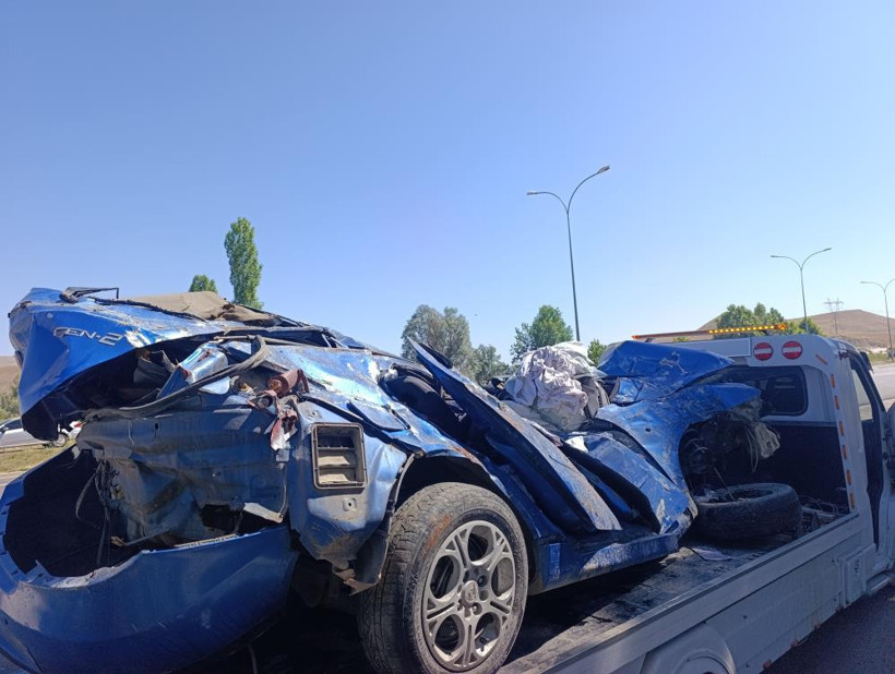 Aile ziyareti dönüşü feci kaza: Uzman çavuş ve eşi öldü, 8 aylık bebek yaralı - Resim : 1