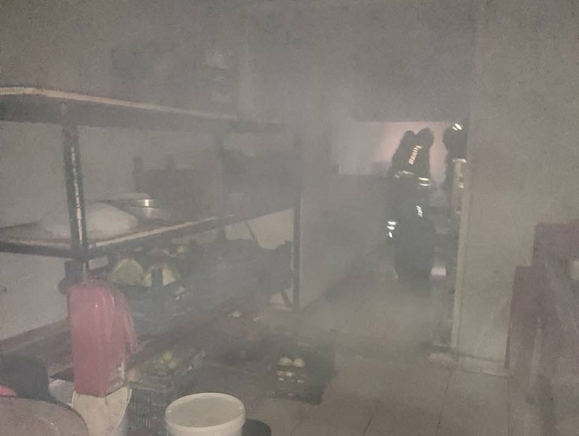 Hatay'da iş yerinin deposunda yangın: Ekipler seferber oldu - Resim : 1