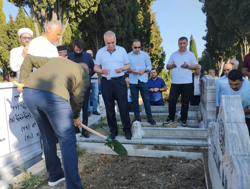 YENİÇAĞ ailesinin acı kaybı: Hacı Ahmet Çelik son yolculuğuna uğurlandı - Resim : 2