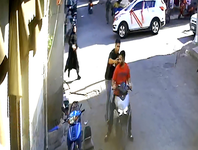 Yılmaz Erdoğan bile bu kadarını tahmin edemezdi: Çantayı kapıp motosikletle kaçtılar - Resim : 1