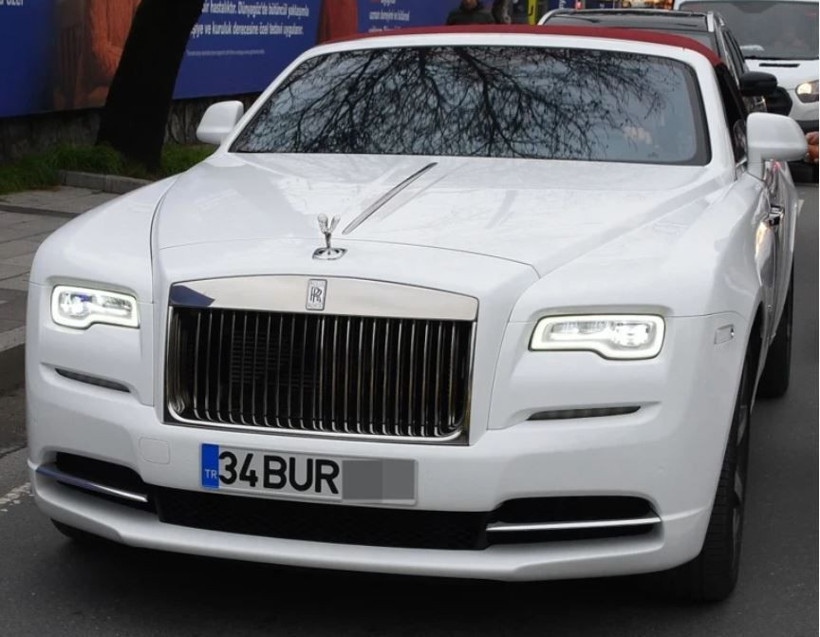 Burak Özçivit'in 35 milyonluk yeni oyuncağı! Etiler trafiğinde görüntülendi… - Resim: 1