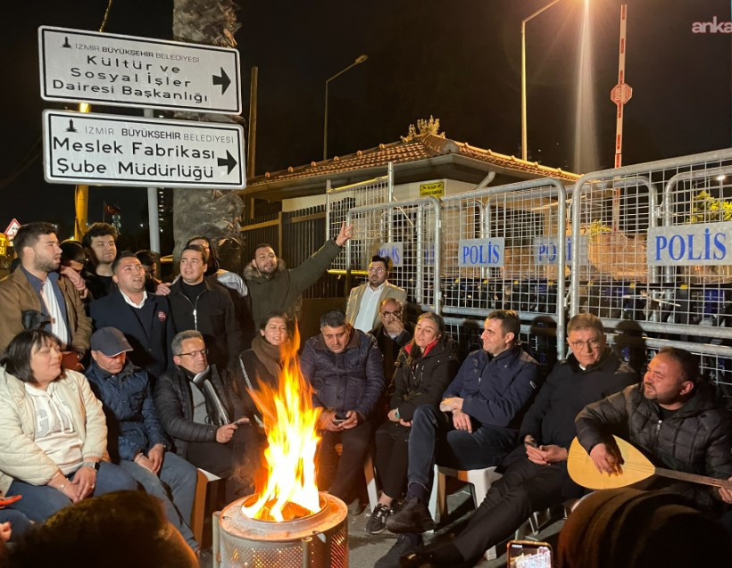 Meslek Fabrikası'nda nöbet sürüyor: Mahmut Tanal barikattaki kelepçeyi kesti - Resim : 1
