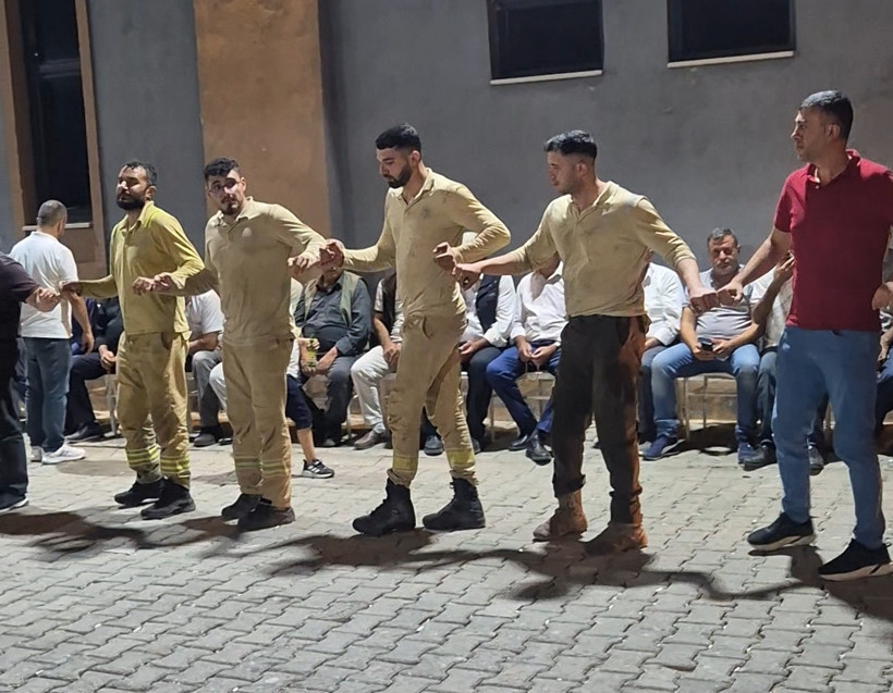 Zorlu görevin ardından çifte sevinç: Orman ekipleri düğünü coşturdu - Resim : 3