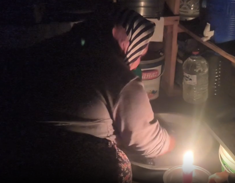 40 yıldır elektrik yok: Hayvanları mum ışığında besliyorlar - Resim: 6