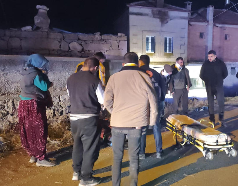 Minib&uuml;ste can pazarı: Tarım iş&ccedil;ilerini taşıyan ara&ccedil; duvara &ccedil;arptı: 14 yaralı - Resim : 3