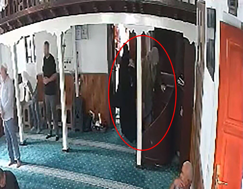 Çarşafa bürünüp takibe aldılar: Kutsal mekanda akılalmaz soygun - Resim: 2