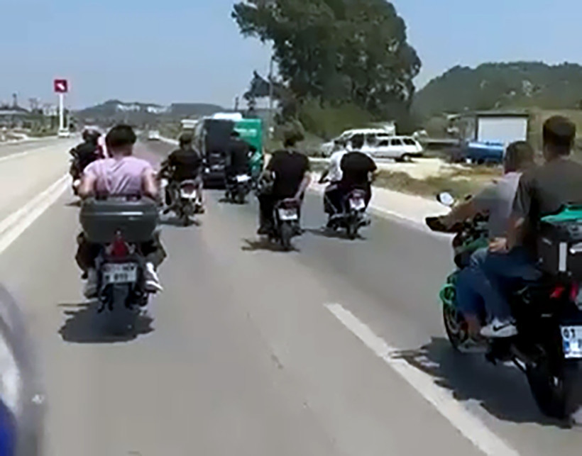 Arkadaşlarından Atakan’a son konvoy: Motosikletlerle uğurladılar - Resim : 1