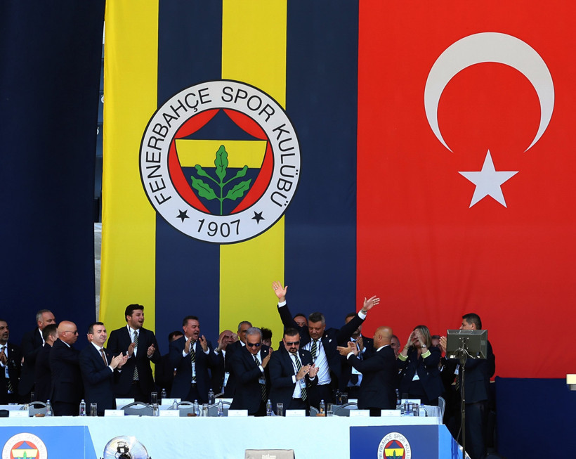 Kadıköy'de tarihi veda: Sadettin Saran seçim kararı sonrası kürsüden helallik istedi: 'Alnım ak, başım dik ayrılıyorum' - Resim : 1