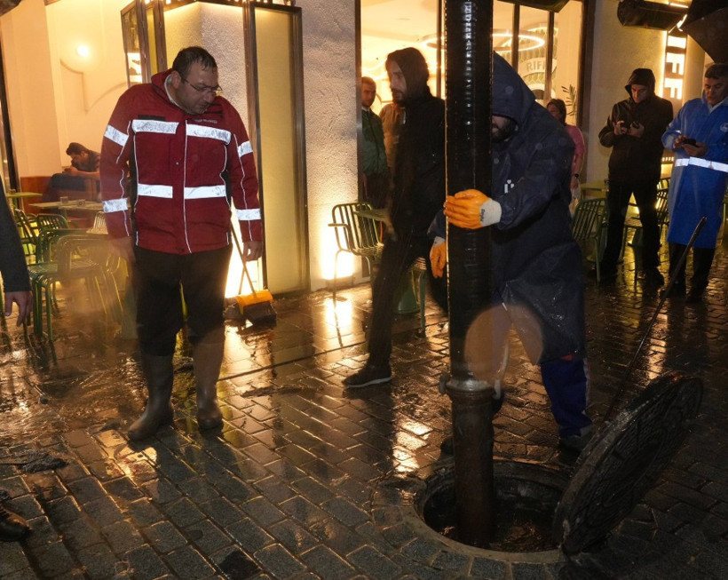 Bugün siyaset günü değil: İnsanlığın büyük değerini Üsküdar’da toprağa vermeyin! - Resim : 2