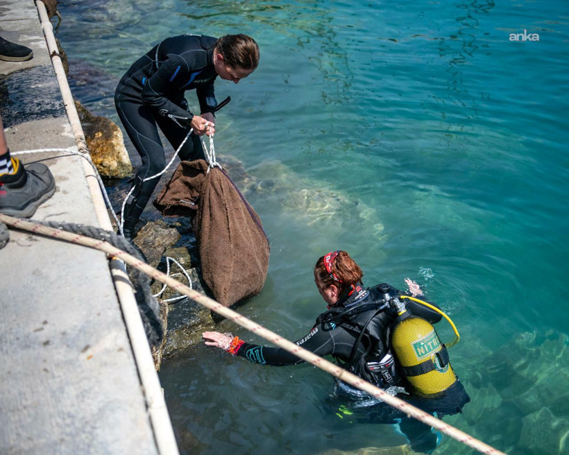 Kuşadası’nda Dünya Günü Temizliği: Kıyılardan 200 Kilo Atık Çıktı - Resim : 3