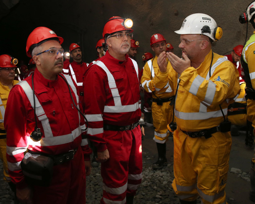Yerin 320 metre altında manevi buluşma: Bakan Işıkhan madencilerle sahur sofrasında - Resim : 1