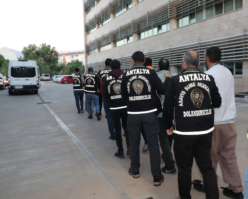 Sahte polis &ccedil;etesi &ccedil;&ouml;kertildi! Altın ve paraları aldılar - Resim : 2