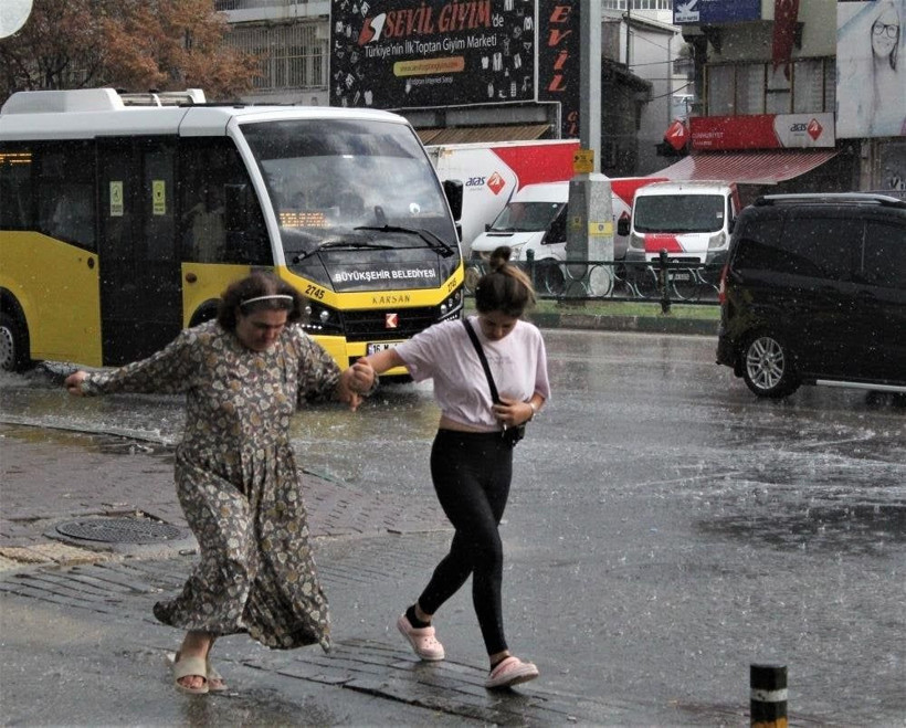 Meteoroloji 'dikkat' diyerek uyardı: Sıcaklıklar bir anda çakılacak, sağanak yağış geliyor - Resim: 11