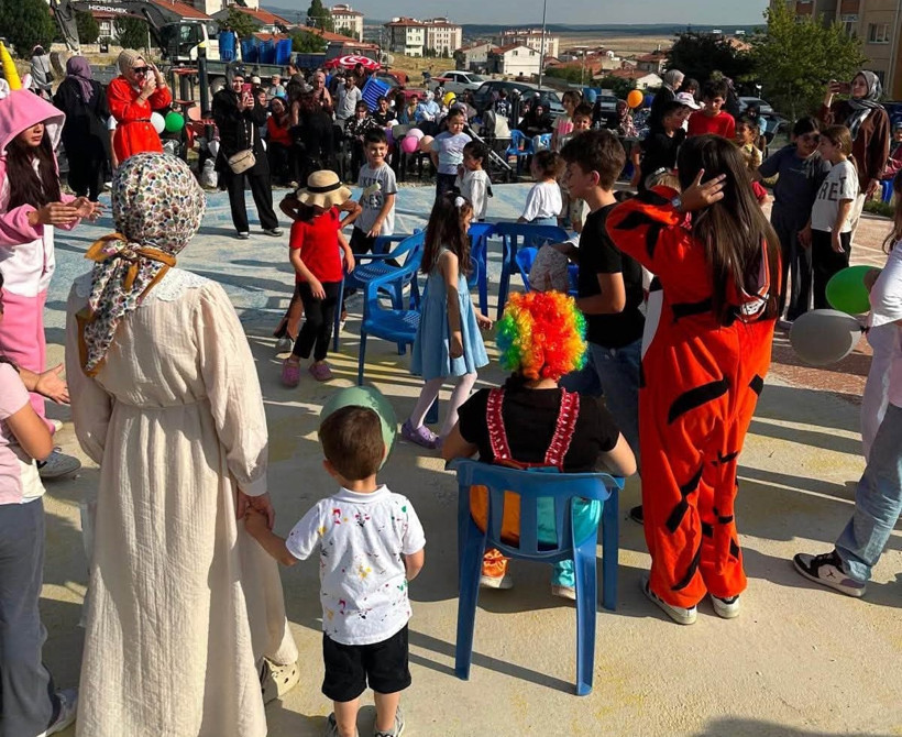 Kaymakam çocuklarla çocuk oldu: Kütahya’da renkli kareler - Resim : 1