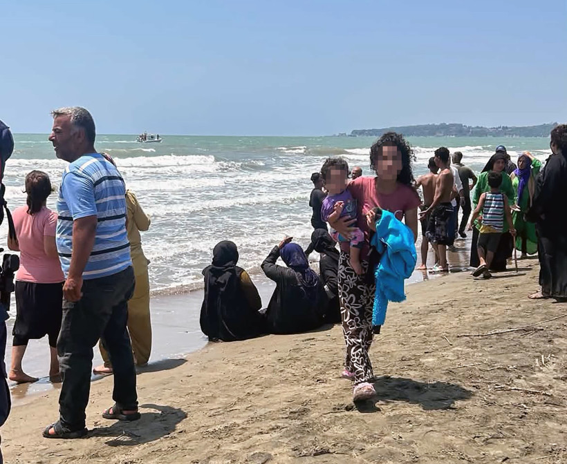 ÜÇ arkadaş dalgalara kapıldılar: İkisi bir daha dönemedi - Resim : 1