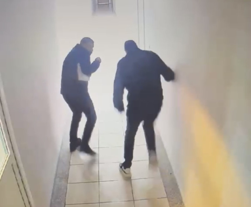 Kardeş kavgasında kan aktı: Araya giren işçi yaralandı - Resim : 3