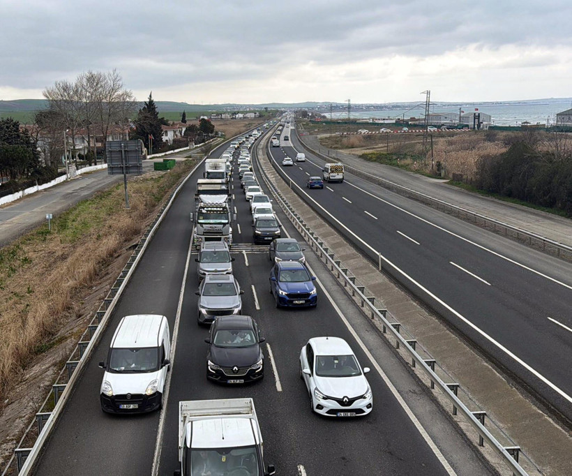 Bayram göçü başladı: Marmaraereğlisi’nde araç kuyrukları kilometreleri buldu - Resim : 1