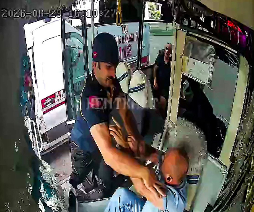 Siren sesleri yerini yumruklara bıraktı: Önce önünü kesti, sonra saldırdı - Resim: 6