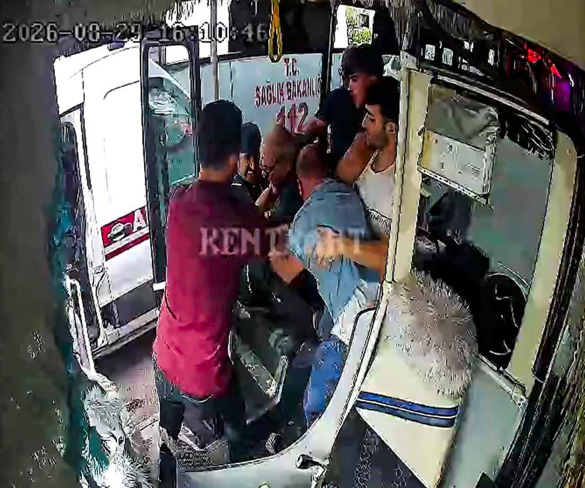 Siren sesleri yerini yumruklara bıraktı: Önce önünü kesti, sonra saldırdı - Resim: 8