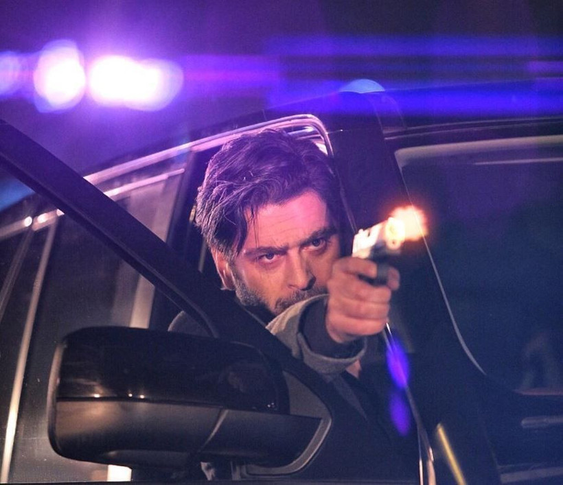 Topu ve şortu kendisinden büyük minik çocuk kim? Bugün milyonların izlediği Uzak Şehir'in yıldız oyuncusu - Resim: 28