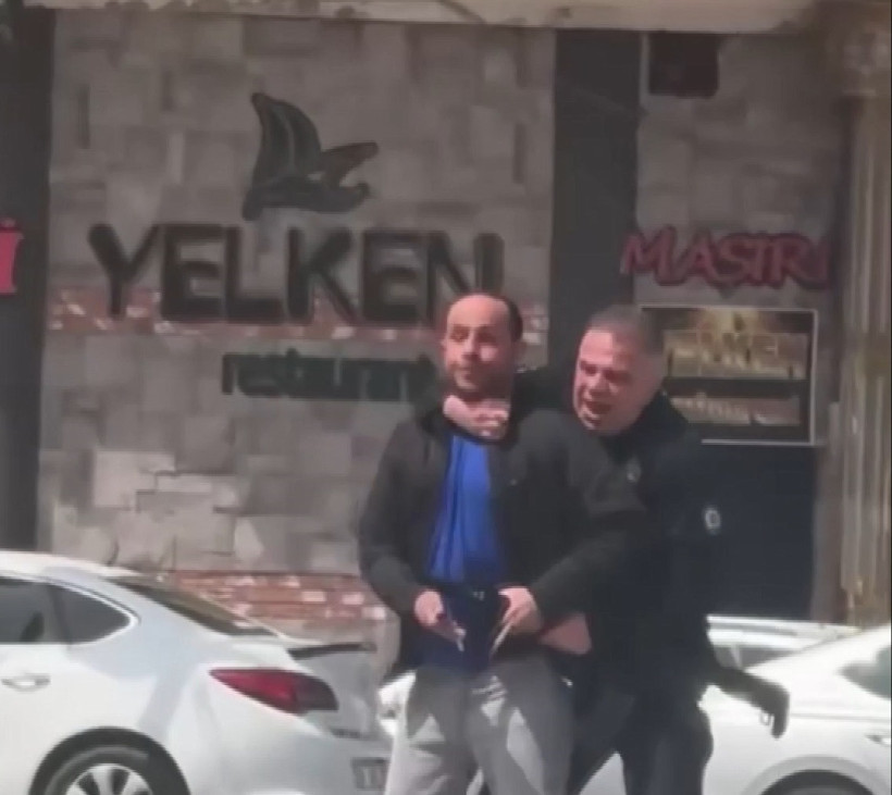 Elinde pompalı tüfekle meydana indi: Film sahnelerini aratmayan operasyon - Resim : 3