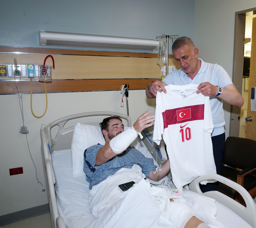Milli Takım kafilesinde şok kaza: Hacıosmanoğlu’ndan yaralı polise özel hediye - Resim : 3