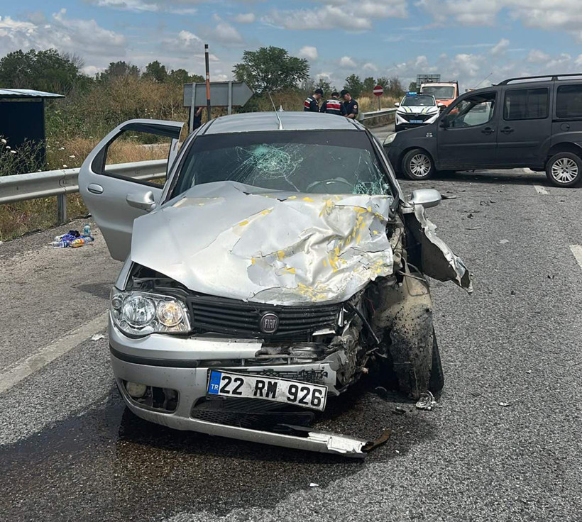 Edirne’de feci kaza: 2 otomobil kafa kafaya çarpıştı - Resim : 2