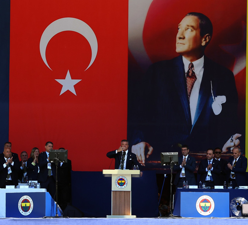 Kadıköy'de tarihi veda: Sadettin Saran seçim kararı sonrası kürsüden helallik istedi: 'Alnım ak, başım dik ayrılıyorum' - Resim : 2