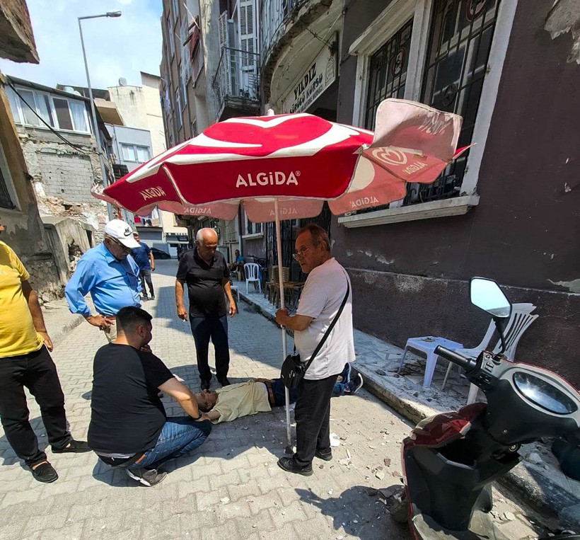 Gökyüzünden ölüm yağdı: Çay keyfi hastanede bitti: Başına 11 dikiş atıldı - Resim : 1