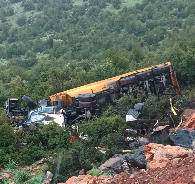 &Ccedil;arpışma sonra alev alan tanker şarampole u&ccedil;tu: Nurdağı&rsquo;nda feci kaza: Tankerler kafa kafaya &ccedil;arpıştı - Resim : 3