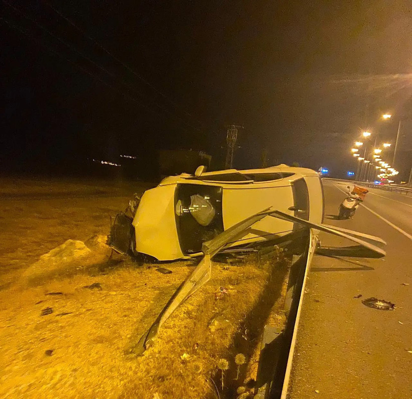 Siirt'te takla atan araçtan sağ çıktı - Resim : 2