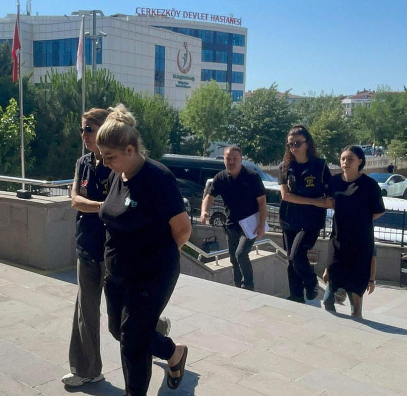 Bebek mamasını çantasına koyarken görüntülendi: Marketlerin korkulu rüyası hırsızlar yakalandı - Resim : 3