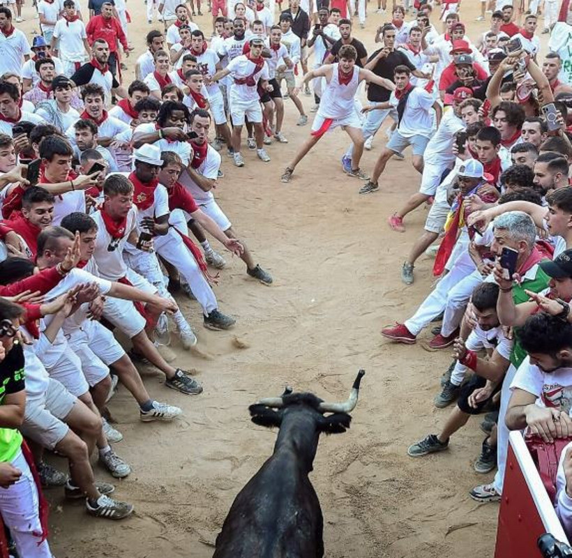 İspanya'da San Fermin Festivali'nde 70'ten fazla yaralı - Resim : 1