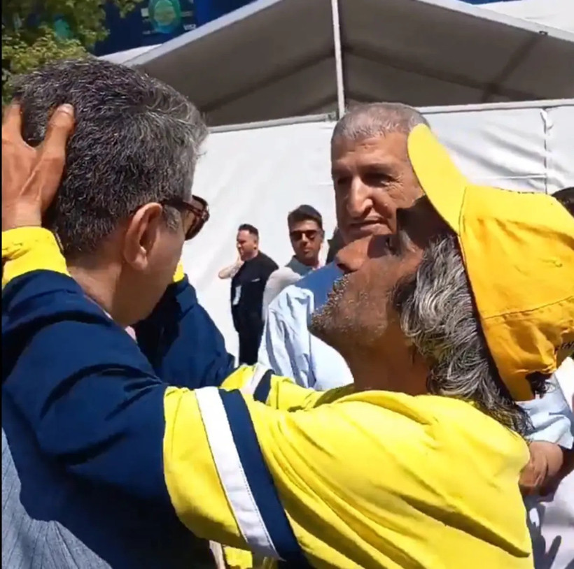 Rambo Okan tarafını belli etti: Başkan adayını öpücüklere boğdu - Resim : 1