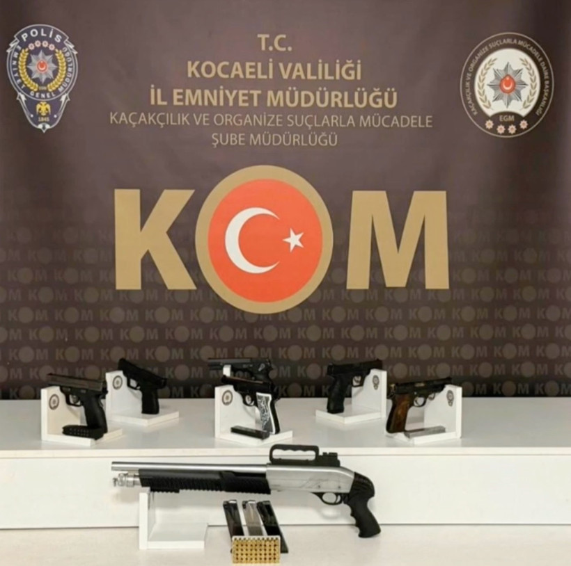 Kocaeli polisi operasyon için düğmeye bastı: 11 göz altı: Suç unsuru silahlar ele geçirildi - Resim : 3