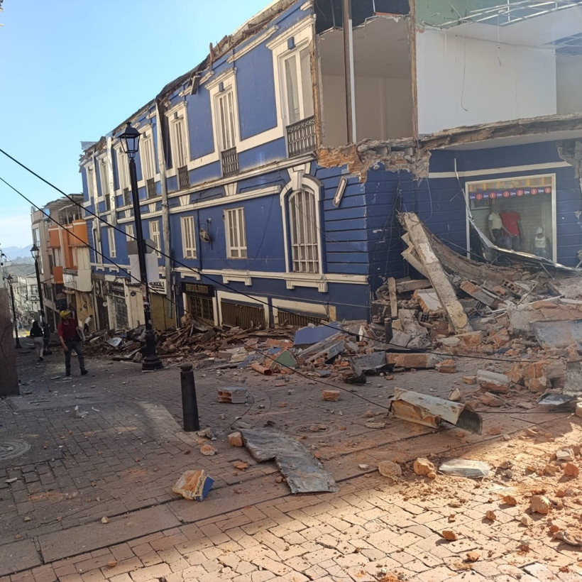 Kolombiya'da 7.4 büyüklüğünde deprem: Tsunami alarmı verildi - Resim : 1