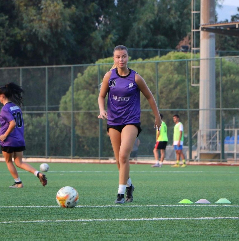 Türk futbolunda ezber bozan tarihi imza: 22 yaşındaki Zeynep Mestan teknik direktör oldu - Resim: 4