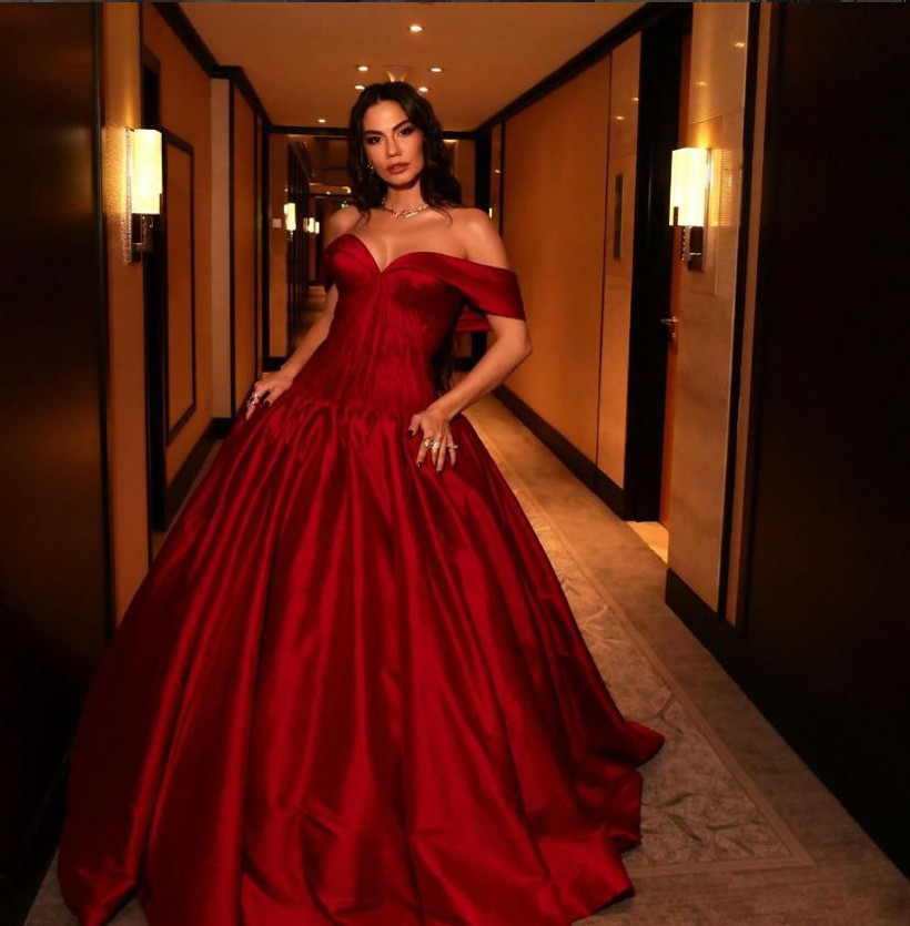 Eşref Rüya’nın Nisan’ı Demet Özdemir peş peşe fotoğraf yağdırdı: Hayranları tek bir şeyde hemfikir oldu - Resim: 14