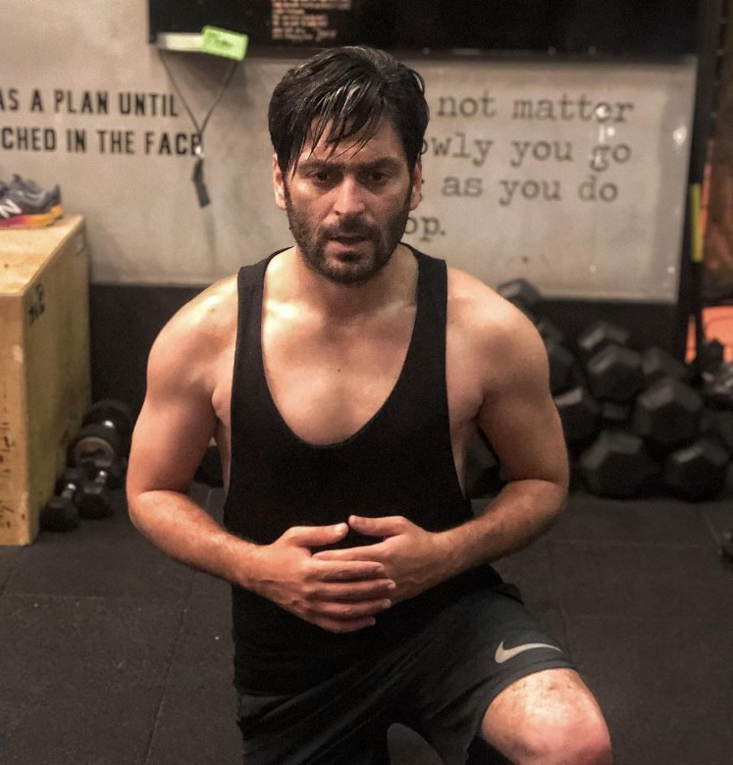 Topu ve şortu kendisinden büyük minik çocuk kim? Bugün milyonların izlediği Uzak Şehir'in yıldız oyuncusu - Resim: 32