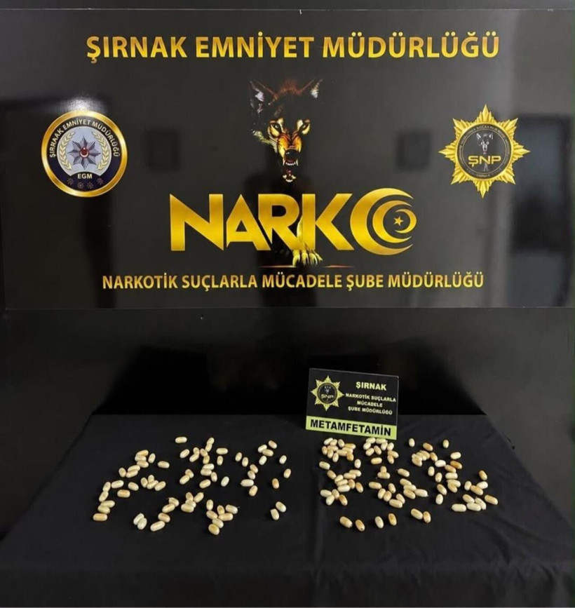 151 parça halinde yutmuşlar… Midelerinden yaklaşık 1 kilo metamfetamin çıktı - Resim : 1