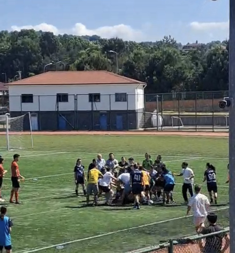 Kadınlar 3’üncü Lig’de kavga: Saha savaş alanına döndü - Resim : 3