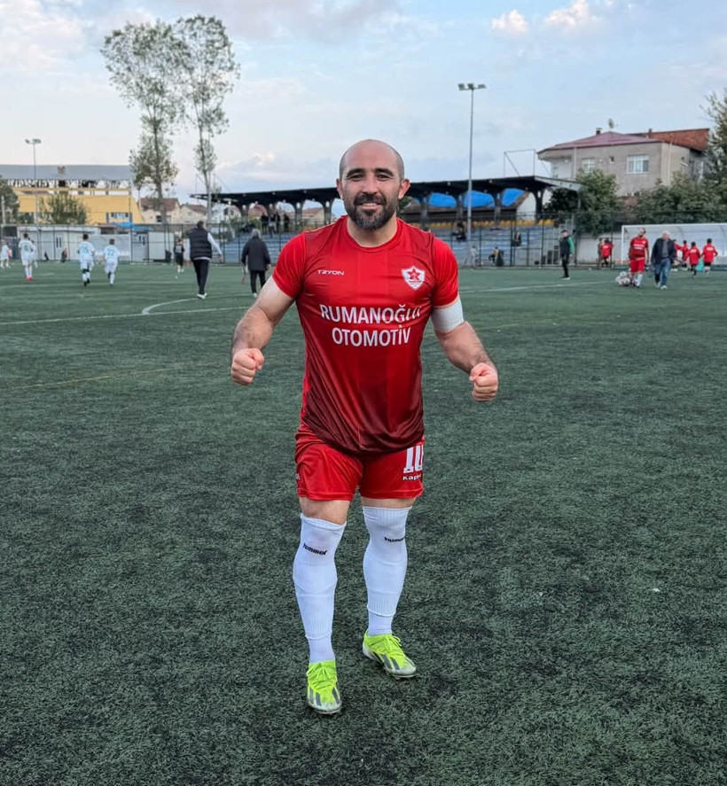 Amatör futbolcudan 11 taklalık gol sevinci: Sosyal medyada gündem oldu - Resim : 1