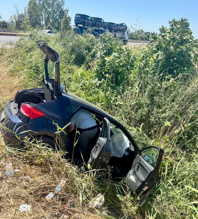 Bursa'da otomobil sulama kanalına devrildi: 6 kişi yaralandı - Resim : 1