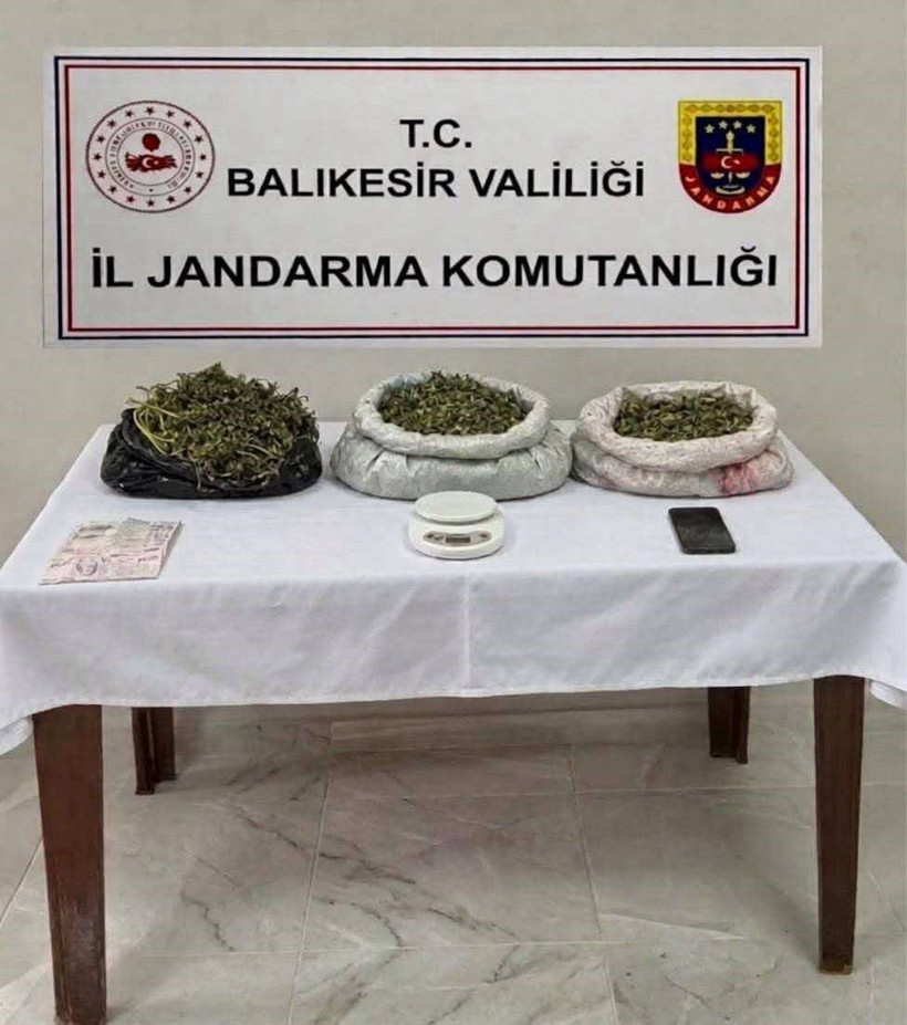 Balıkesir’de 13 ilçede uyuşturucu operasyonu; 46 şüpheliye gözaltı - Resim : 1